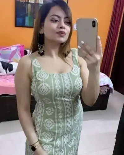 Call Girl in Charbagh